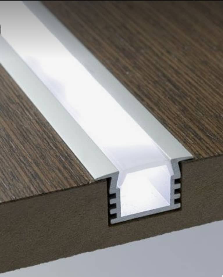 Aluminum profile with recessed diffuser